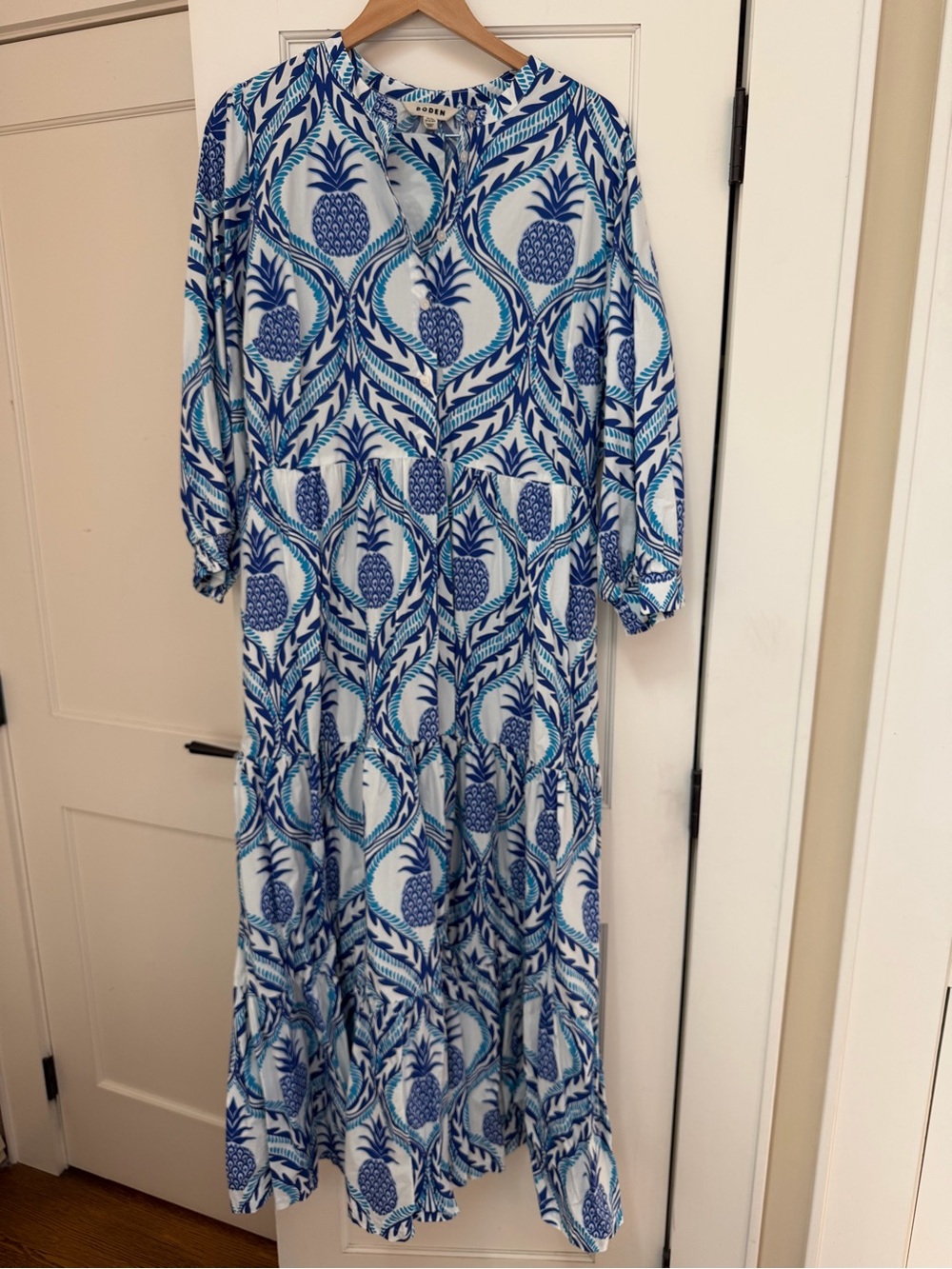 EUC BODEN BLUE AND WHITE COTTON PINEAPPLE DRESS WITH SASH SIZE 20